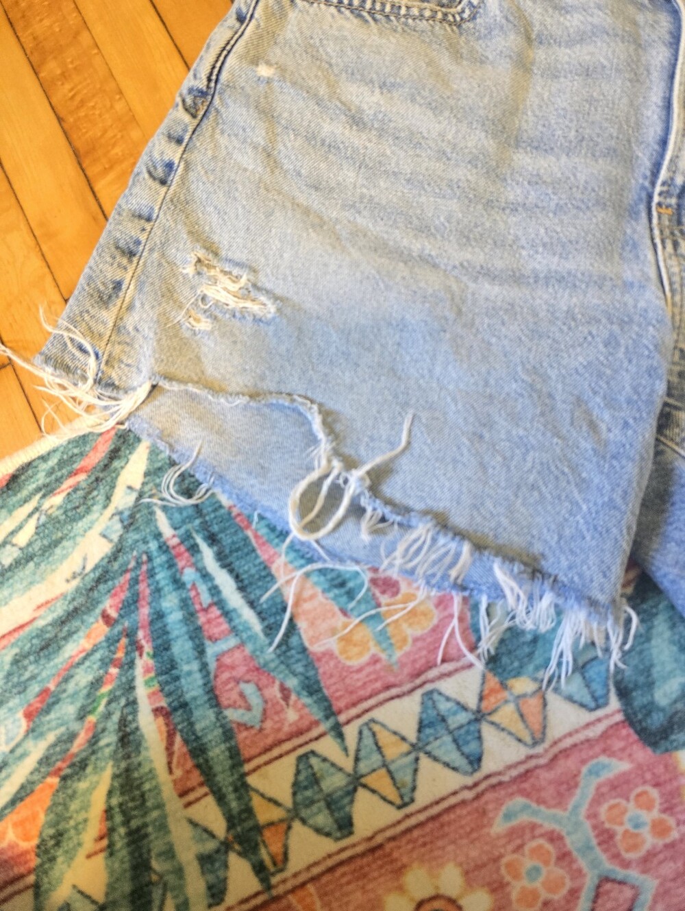 Gap Low Stride 90s Light Blue Distressed Denim Shorts Size 4 Tall - Picture 5 of 5